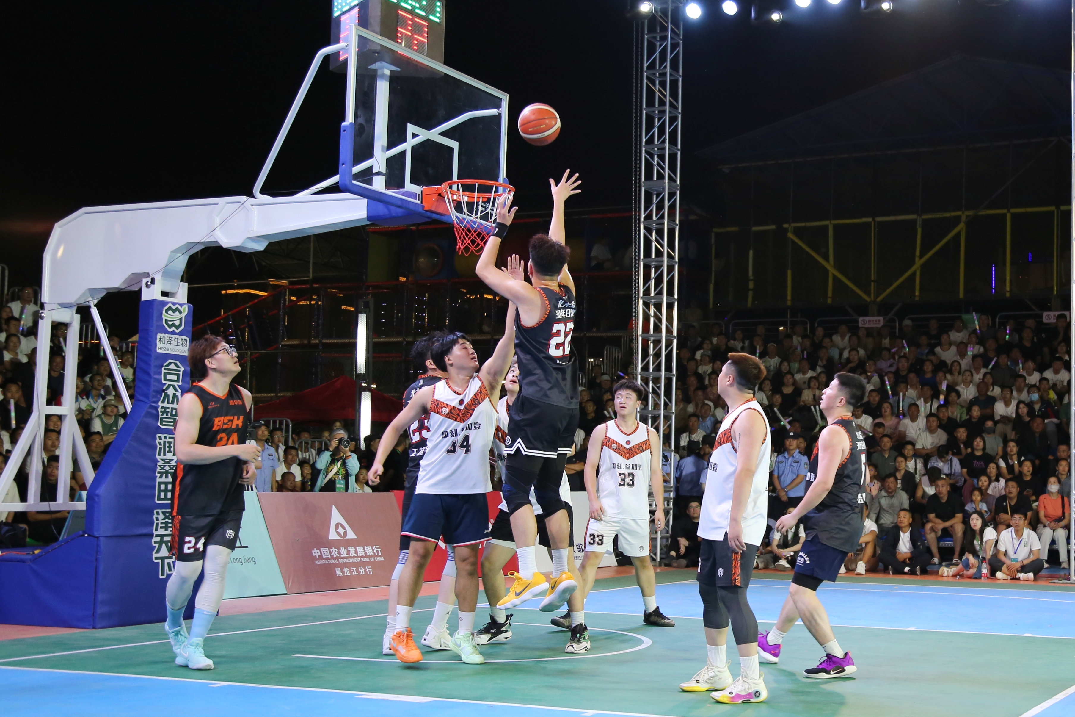 “经典比赛重温：那些年我们共同追忆的篮球瞬间”