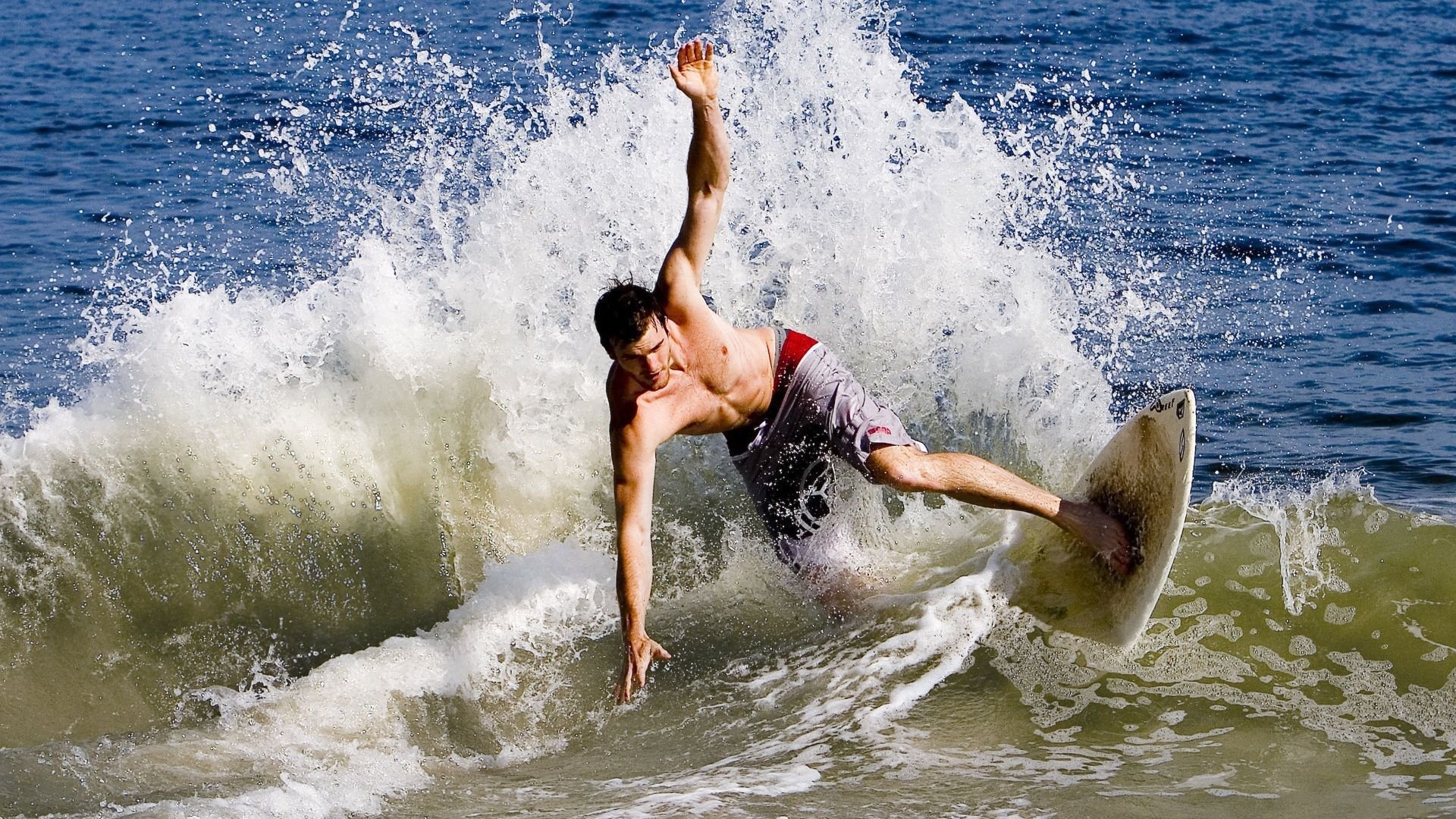 Kaiyun(中国)开云-高空跳伞竞赛，勇敢者的极限挑战，43000米高空跳伞视频