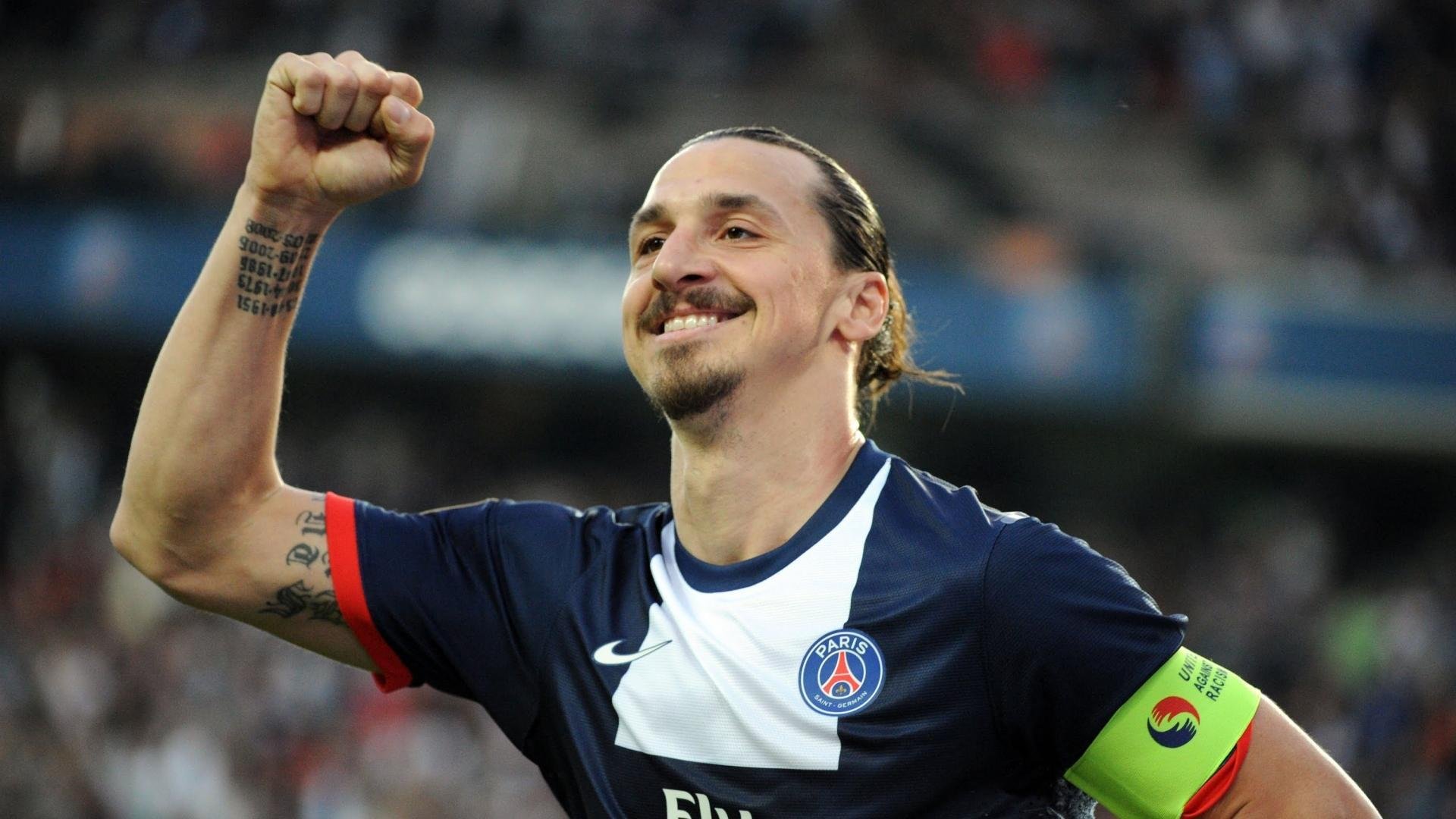 “快艇冲浪:东三叉湖赛场迎来极限水上运动的热潮”